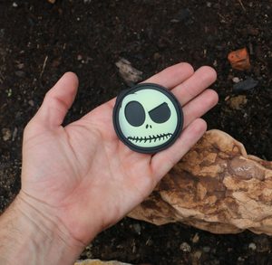 SKULL NÁŠIVKA, SUCHÝ ZIP - NÁŠIVKY - VOJENSKÉ{% if kategorie.adresa_nazvy[0] != zbozi.kategorie.nazev %} - BUSHCRAFT{% endif %}