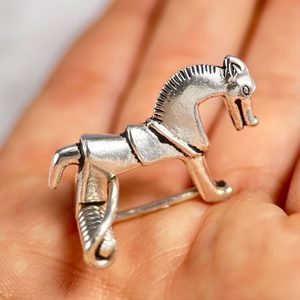 KELTSKÝ KŮŇ, BROŽ - FIBULA, STŘÍBRO 925/1000 13G - STŘÍBRNÉ BROŽE A SPONY - STŘÍBRNÉ ŠPERKY