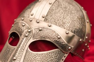 NJAL, VIKINGSKÁ PŘILBA - VIKINSKÉ PŘILBY - ZBROJE