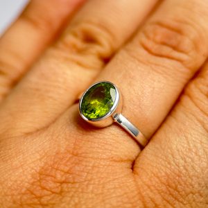 RIVA, STŘÍBRNÝ PRSTEN, PERIDOT AG 925/1000 - PRSTENY - STŘÍBRNÉ ŠPERKY