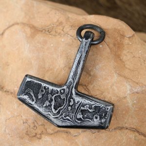 DAGUR, THOROVO KLADIVO, KOVANÉ, DAMAŠKOVÁ OCEL - VIKINGSKÉ AMULETY{% if kategorie.adresa_nazvy[0] != zbozi.kategorie.nazev %} - ŠPERKY - BRONZ, ZINEK, BIŽUTERIE{% endif %}