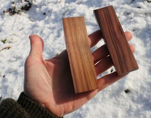 RŮŽE, DŘEVO, STŘENKY NA NOŽE 35X120X12 MM - 2 KUSY - MATERIÁL NA STŘENKY NOŽŮ{% if kategorie.adresa_nazvy[0] != zbozi.kategorie.nazev %} - BUSHCRAFT, LIVING HISTORY, ŘEMESLA{% endif %}