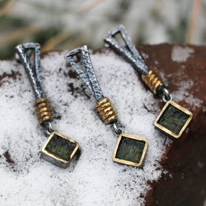 GABRETA, STŘÍBRNÉ NÁUŠNICE S VLTAVÍNEM, AG 925 - ŠPERKY S VLTAVÍNY - STŘÍBRNÉ ŠPERKY