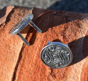 GOTLAND, VIKINSKÝ STŘÍBRNÝ OZDOBNÝ NÝTEK, AG 925 - SPONY A KOVÁNÍ - SEDLÁŘSTVÍ
