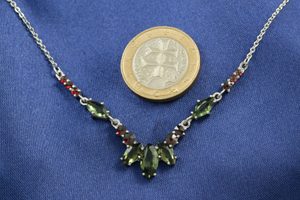 LUCRETIA, STŘÍBRNÝ NÁHRDELNÍK S VLTAVÍNEM A GRANÁTEM, AG 925 - ŠPERKY S VLTAVÍNY - STŘÍBRNÉ ŠPERKY
