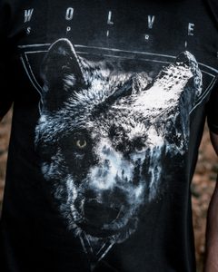 WOLVES SPIRIT, PÁNSKÉ TRIČKO - TRIČKA PÁNSKÁ{% if kategorie.adresa_nazvy[0] != zbozi.kategorie.nazev %} - TRIČKA, MÓDA{% endif %}