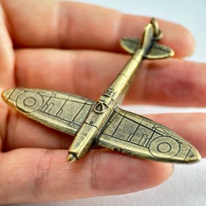 SUPERMARINE SPITFIRE, PŘÍVĚSEK LETADLO, STAROMOSAZ - VŠECHNY AMULETY, VLASTNÍ VÝROBA - ŠPERKY