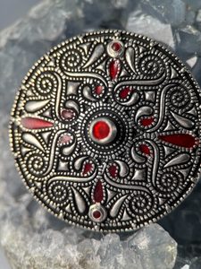 KELTSKÁ BROŽ, AUVERS-SUR-OISE,POSTŘÍBŘENÁ BRONZ - BROŽE A KNOFLÍKY - ŠPERKY