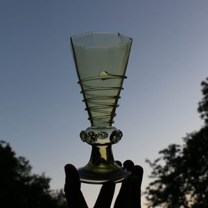 POHÁRY OSMIHRAN, ZELENÉ LESNÍ SKLO - SADA 2 KUSY - HISTORICKÉ SKLO - STOLOVÁNÍ