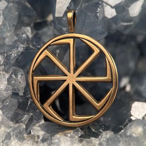 KOLOVRAT, BRONZOVÝ AMULET - PŘÍVĚSKY - ŠPERKY