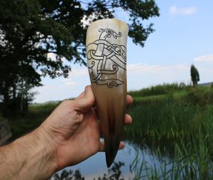 DRAČÍ UZEL RYTÝ ROH NA PITÍ, 0,3 L - ROHY NA PITÍ - STOLOVÁNÍ