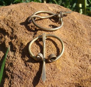 SPONA NA SPÍNÁNÍ OVINEK - HISTORICKÉ SPONY - KOVÁŘSTVÍ A MINCE