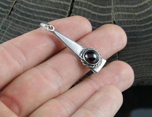 TRIANGLE - PŘÍVĚSEK S GRANÁTEM, AG 925 - PŘÍVĚŠKY S KAMENY, STŘÍBRO - STŘÍBRNÉ ŠPERKY