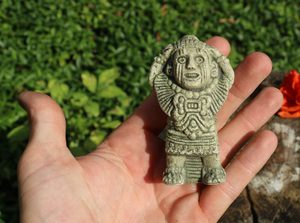 XIPE-TOTEC, MALÝ, AZTÉCKÝ BŮH - AMERICKÉ SOCHY{% if kategorie.adresa_nazvy[0] != zbozi.kategorie.nazev %} - HOME DECOR{% endif %}