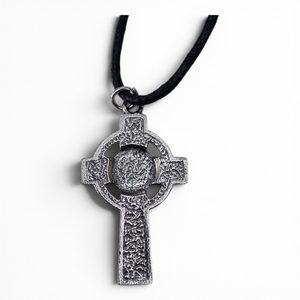 PŘÍVĚSEK KELTSKÝ KŘÍŽ, ČERVENÝ - KELTSKÉ AMULETY - ŠPERKY