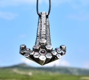DIMMUBORGIR, THOROVO KLADIVO, ČEDIČOVÉ SLOUPCE, ZINEK - VIKINGSKÉ AMULETY - ŠPERKY