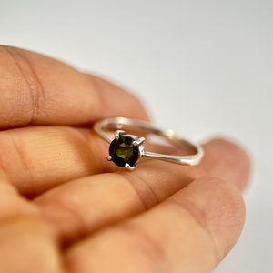 OCULAR, STŘÍBRNÝ PRSTEN S VLTAVÍNEM, AG 925 - PRSTENY - STŘÍBRNÉ ŠPERKY