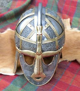 OBŘADNÍ PŘILBA, SUTTON HOO, SUFFOLK, ANGLIE, REPLIKA - VIKINSKÉ A NORMANSKÉ PŘILBY{% if kategorie.adresa_nazvy[0] != zbozi.kategorie.nazev %} - ZBROJ PŘILBY, ŠTÍTY{% endif %}