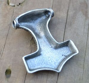 THOROVO KLADIVO - MJÖLNIR, POSTŘÍBŘENÝ AMULET, GRANÁT - VIKINGSKÉ AMULETY{% if kategorie.adresa_nazvy[0] != zbozi.kategorie.nazev %} - ŠPERKY - BRONZ, ZINEK, BIŽUTERIE{% endif %}