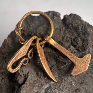 SEVERSKÝ AMULET, THOROVO KLADIVO, OCÍLKA A NŮŽ, BRONZ - PŘÍVĚSKY - ŠPERKY