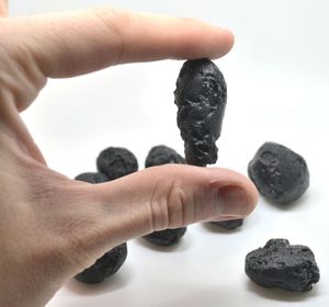 TEKTIT SKLO METEORITICKÉHO PŮVODU - METEORITY{% if kategorie.adresa_nazvy[0] != zbozi.kategorie.nazev %} - VLTAVÍNY, FOSÍLIE, MINERÁLY{% endif %}