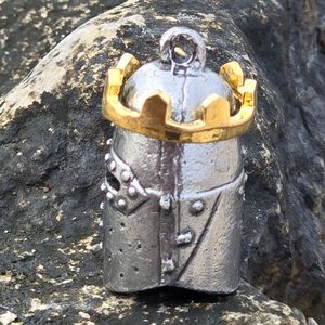 KRÁLOVSKÁ PŘILBA, PŘÍVĚSEK - STŘEDOVĚKÉ AMULETY - ŠPERKY