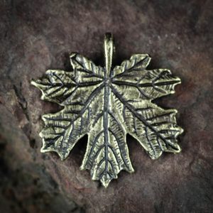JAVOROVÝ LIST, PŘÍVĚŠEK ZINEK, STAROMOSAZ - VŠECHNY AMULETY, VLASTNÍ VÝROBA - ŠPERKY