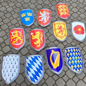 ROŽMBERKOVÉ, STŘEDOVĚKÝ ŠTÍT - KOV, RUČNÍ PRÁCE - DEKORATIVNÍ ŠTÍTY - ZBROJE