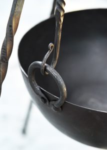 Historic 7.5-liter fire pit pot