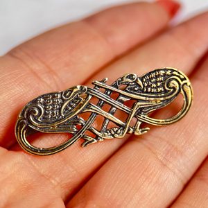 SPOJENÍ PTÁCI, BROŽ A ZÁROVEŇ PŘÍVĚŠEK, BRONZ - BROŽE A KNOFLÍKY - ŠPERKY