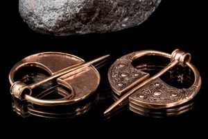 BALLYSPELLAN BROŽ, KILKENNY, IRSKO, BRONZ - BROŽE A KNOFLÍKY - ŠPERKY