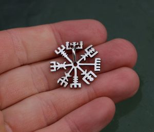 VEGVÍSIR, ISLANDSKÁ OCHRANNÁ RUNA, STŘÍBRNÝ PŘÍVĚSEK, AG 925 - PŘÍVĚSKY - STŘÍBRNÉ ŠPERKY