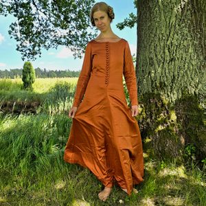 SPODNÍ ŠATY, 2. POLOVINA 14. STOLETÍ - NIŽŠÍ ŠLECHTIČNA / BOHATŠÍ MĚŠŤANKA - DÁMSKÉ ODĚVY - MÓDA