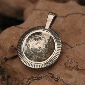 TRIGLAV, SLOVANSKÝ AMULET BRONZ - PŘÍVĚSKY - ŠPERKY