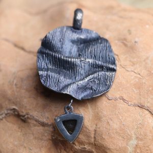 DELTA POZLACENÝ STŘÍBRNÝ PŘÍVĚSEK S VLTAVÍNEM, AG 925 - ŠPERKY S VLTAVÍNY - STŘÍBRNÉ ŠPERKY