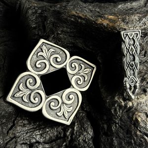 VIKINGSKÉ KOVÁNÍ NA KOŽENOU BRAŠNU, BORRE STYL, STAROSTŘÍBRO - SPONY A KOVÁNÍ - SEDLÁŘSTVÍ