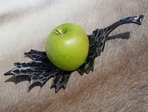 DUB ČERVENÝ, KOVANÁ MISKA - KOVANÉ VÝROBKY - KOVÁŘSTVÍ A MINCE