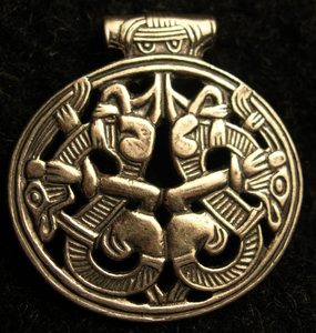 STŘÍBRNÝ AMULET VARBY - REPLIKA STŘÍBRO (925). - PŘÍVĚSKY{% if kategorie.adresa_nazvy[0] != zbozi.kategorie.nazev %} - STŘÍBRNÉ ŠPERKY, ZLATÉ{% endif %}