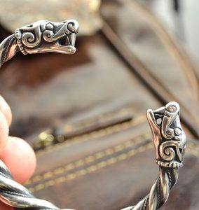 VIKINGSKÝ GOTLANDSKÝ STŘÍBRNÝ NÁRAMEK, VLCI, AG 925, 63 G - NÁRAMKY - STŘÍBRNÉ ŠPERKY