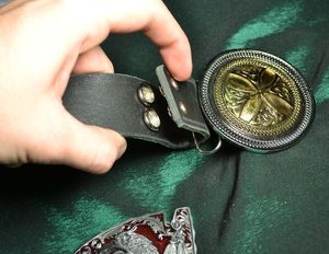 KOŽENÝ PÁSEK, ČERNÝ, MOŽNOST VÝMĚNY SPON - OPASKY Z KŮŽE - SEDLÁŘSTVÍ