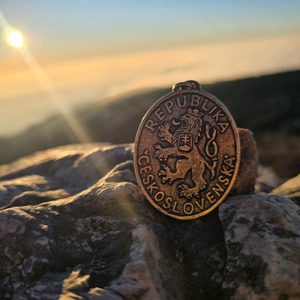 ČESKOSLOVENSKÝ HRANIČNÍ SLOUP, PŘÍVĚSEK, STAROMOSAZ - VŠECHNY AMULETY, VLASTNÍ VÝROBA - ŠPERKY