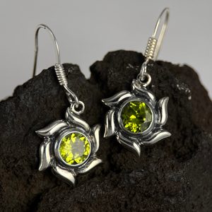 SOLARIS, STŘÍBRNÉ NÁUŠNICE, PERIDOT, AG 925/1000 - NÁUŠNICE - STŘÍBRNÉ ŠPERKY