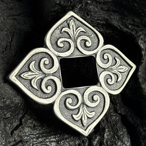 VIKINGSKÉ KOVÁNÍ NA KOŽENOU BRAŠNU, BORRE STYL, STAROSTŘÍBRO - SPONY A KOVÁNÍ - SEDLÁŘSTVÍ