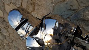 LUXUSNÍ KANELOVANÁ GOTICKÁ ZBROJ - BRNĚNÍ - ZBROJE