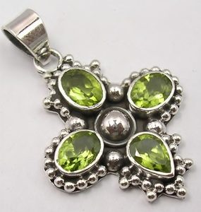 VICENZA, STŘÍBRNÝ PŘÍVĚSEK, PERIDOT AG 925/1000 - PŘÍVĚSKY - STŘÍBRNÉ ŠPERKY