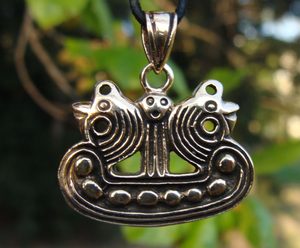 VIKINSKÁ LOĎ, LILLEVANG, DÁNSKO, AMULET, BRONZ - BROŽE A KNOFLÍKY - ŠPERKY