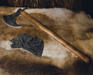 BOJOVÁ SEKERA, 13. - 15. STOLETÍ, DEKORAČNÍ REPLIKA - SEKERY - ZBRANĚ