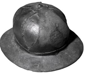 ŽELEZNÝ KLOBOUK, NÝTOVANÝ, STOCKHOLM 1300 - STŘEDOVĚKÉ PŘILBY - ZBROJE