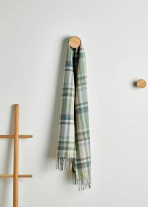 ŠÁLA IRSKÁ, FOXFORD GREEN, TURQUOISE & CREAM TARTAN LAMBSWOOL - VLNĚNÉ ŠÁLY - MÓDA