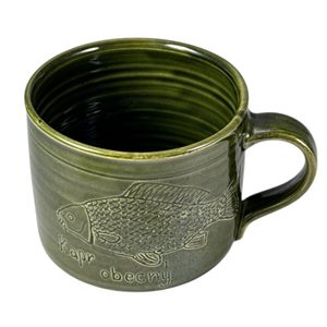 HRNEK PRO RYBÁŘE KAPR - UŽITNÁ KERAMIKA - STOLOVÁNÍ